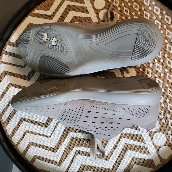 Under Armour Limited Edition Shoes - Picture 4 of 7